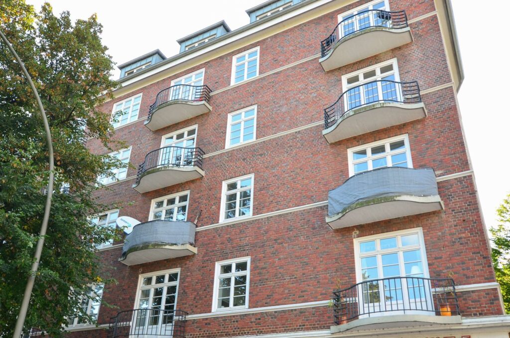 Charmante Altbauwohnung mit 2 Balkonen im Herzen von Eppendorf!