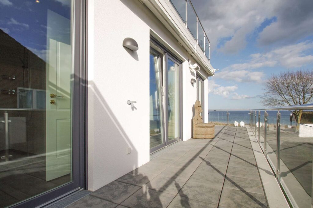 Exklusive 2-Zimmer-Wohnung mit unverbautem Meerblick in 1. Baureihe!