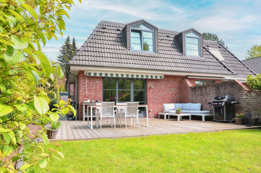 Hochwertig modernisierte Doppelhaushälfte mit schönem Garten in begehrter Wohnlage!