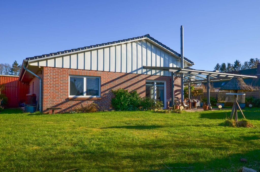 Moderner Bungalow mit 3 Garagen vor den Toren Hamburgs!