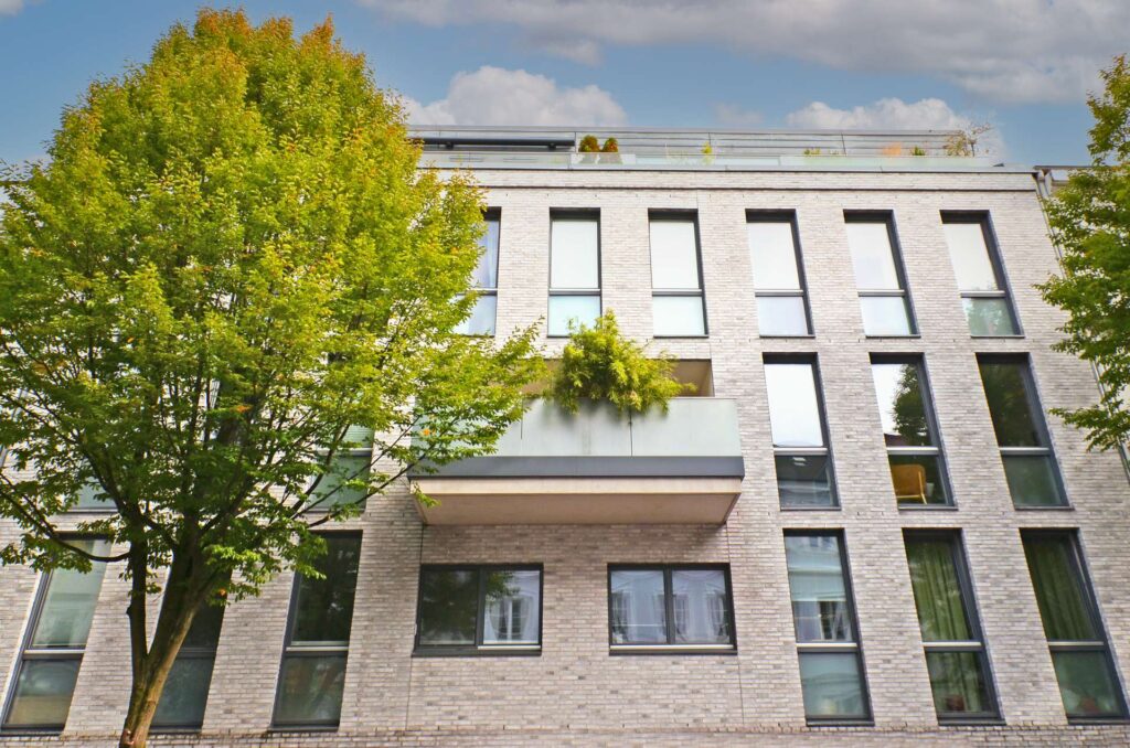 Exklusive 4,5 Zimmer-Maisonettewohnung mit Garten und Balkon in begehrter Wohnlage!