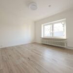 Umfangreich modernisiertes verbundenes Einfamilienhaus in schöner Wohnstraße!