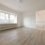 Umfangreich modernisiertes verbundenes Einfamilienhaus in schöner Wohnstraße!