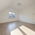 Umfangreich modernisiertes verbundenes Einfamilienhaus in schöner Wohnstraße!