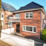 Umfangreich modernisiertes verbundenes Einfamilienhaus in schöner Wohnstraße!